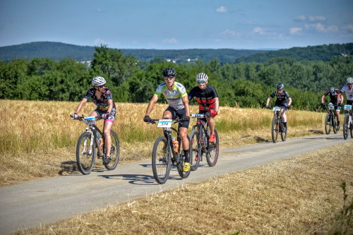 23. Franken Bike Marathon in Trieb - Alex hat sich sehr früh einen Windschatten gesucht