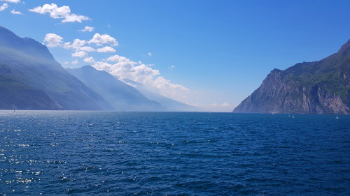 Riva del Garda - Blick über den Gardasee Richtung Süden