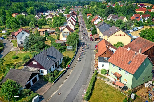 24. Franken Bike Marathon in Trieb - Impressionen: Kurz nach dem Start der Mitteldistanz