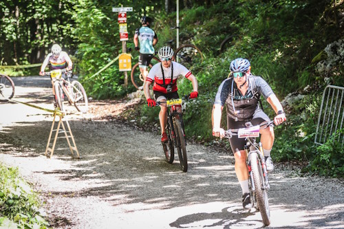 Salzkammergut Trophy in Bad Goisern - Abfahrt hinunter nach Laufen