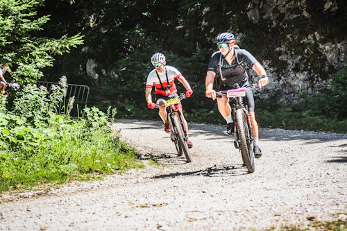 Salzkammergut Trophy in Bad Goisern - Abfahrt hinunter nach Laufen