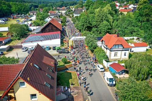 24. Franken Bike Marathon in Trieb - Impressionen: Kurz nach dem Start der Mitteldistanz