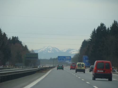 Kaum hatten wir München verlassen, konnte man auch schon die Alpen sehen...