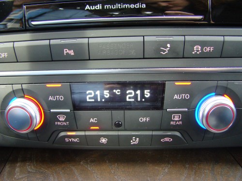 Die Klimaanlage sowie ein Teil der Multimedia-Anlage - Audi A7 Sportback