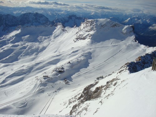 Hier ist der nördliche Teil vom Skigebiet Zugspitzplatt zu sehen