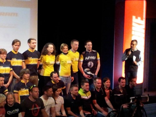 Die Experts in Speed-Coaches in gelb: Sabrina Rossow, Stephanie Pipke, Ingo Monse und Daniel Junker (v.l.n.r.)